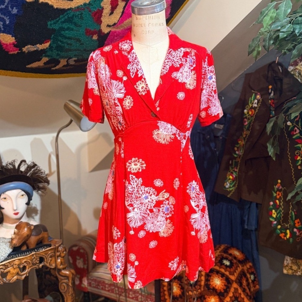 Free People CUTEST Red Floral Print Short Sleeve Collared Mini Skater Dress XS‎